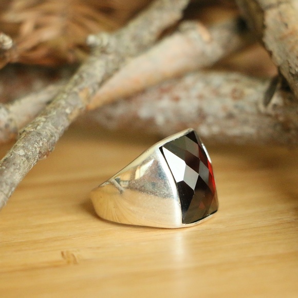 925 Sterling Silver Men's Ring With Red Cubic Zirc - Picture 5 of 8